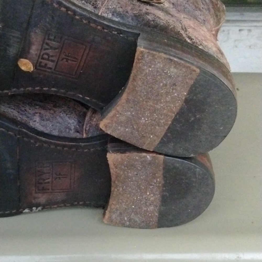 FRYE VERONICA BOOTS DISTRESSED - Picture 9 of 11